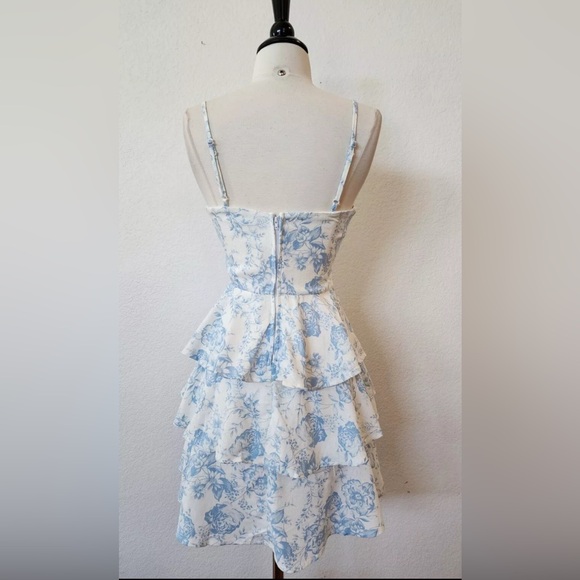 ANTHROPOLOGIE • White Linen Blue
Floral Toile Granny Cottage sz Med - Picture 4 of 8